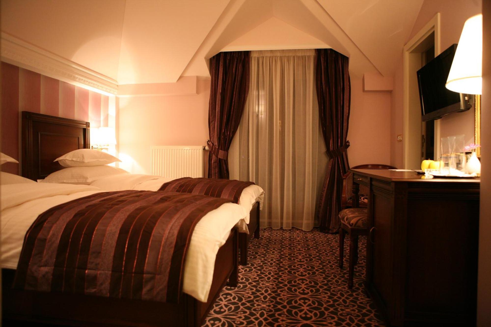 Hotel Villa Viktorija Banja Luka Ngoại thất bức ảnh