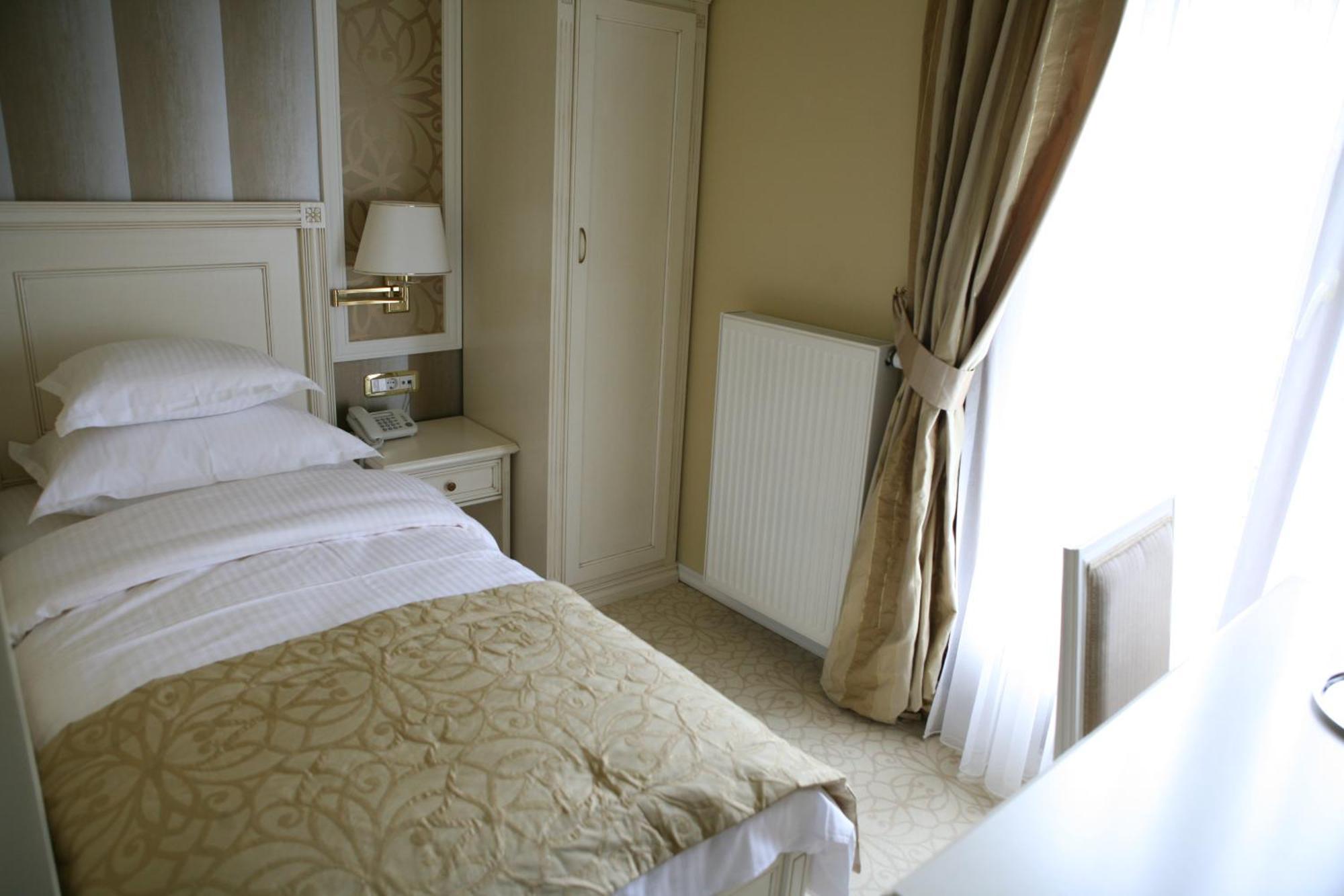 Hotel Villa Viktorija Banja Luka Ngoại thất bức ảnh