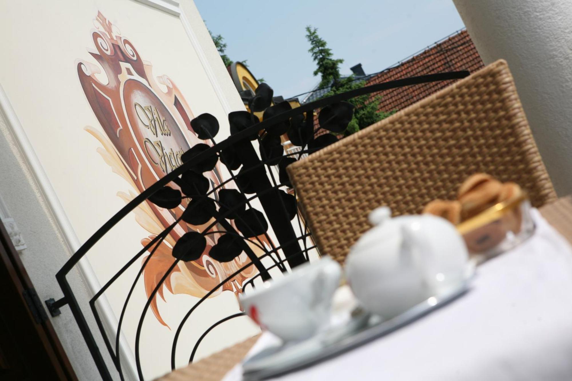 Hotel Villa Viktorija Banja Luka Ngoại thất bức ảnh