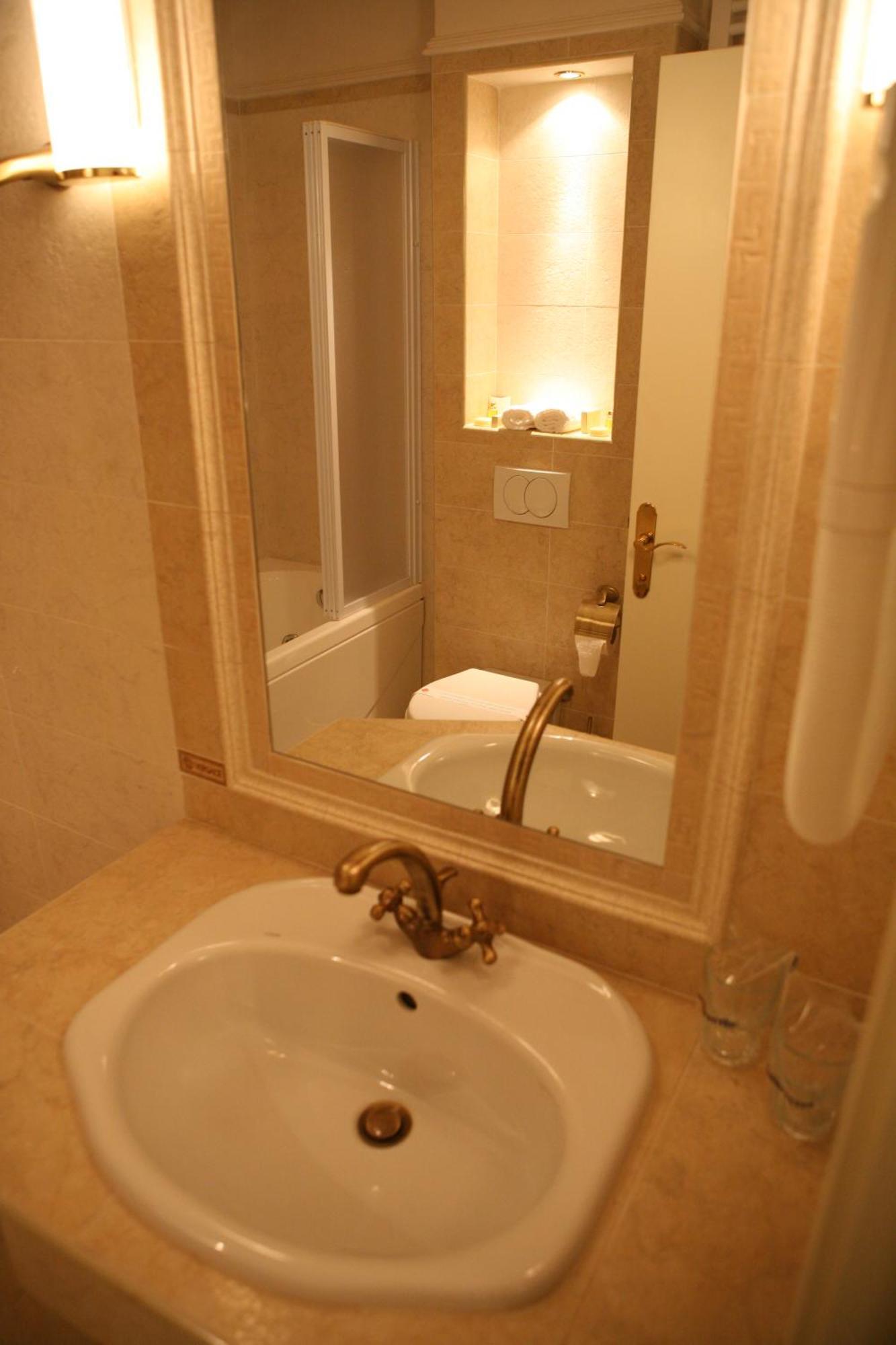 Hotel Villa Viktorija Banja Luka Ngoại thất bức ảnh